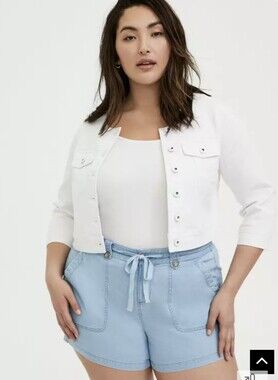 Torrid Plus Size cropped Denim Jacket in White. Size 5X.